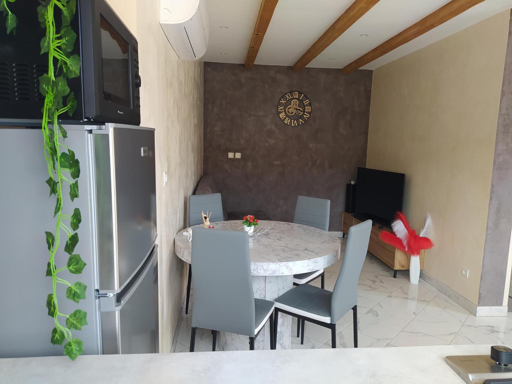 Studio Cosy Avec Terrasse Et Jacuzzi A Disposition De Mai A Aout Rians  Kültér fotó
