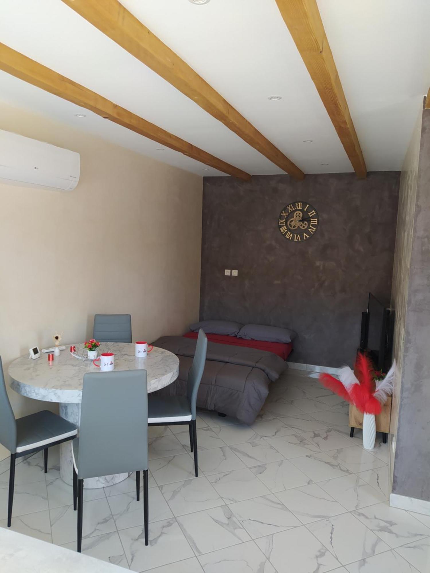 Studio Cosy Avec Terrasse Et Jacuzzi A Disposition De Mai A Aout Rians  Kültér fotó